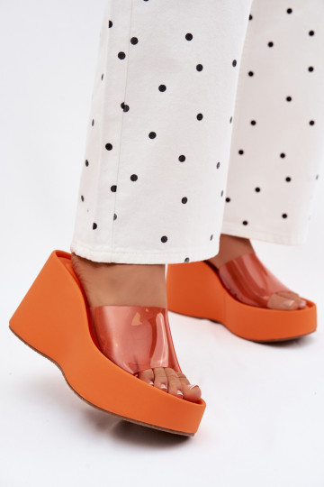 Pantoufles pour femmes avec une plateformeTransparentnym Bandesem couleur orange Zolretia 2