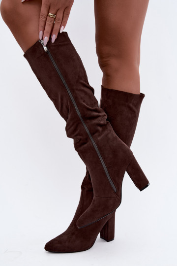 Bottes hautes pour femmes isolées avec talons et volants en brun Imelia