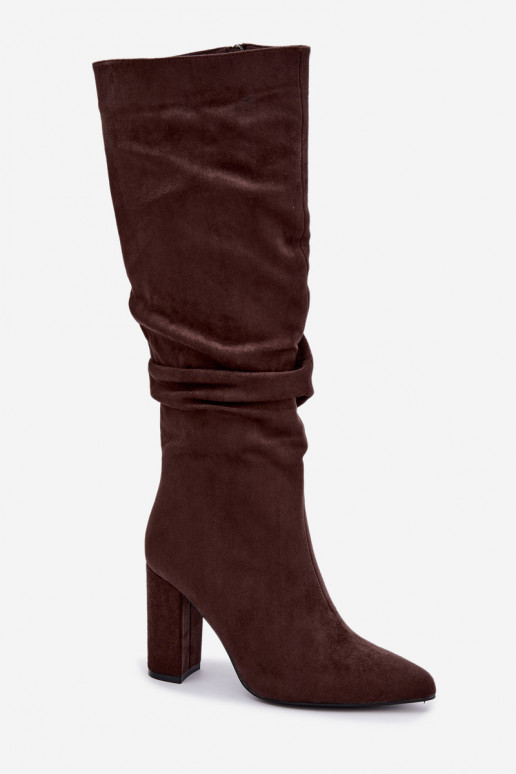 Bottes hautes pour femmes isolées avec talons et volants en brun Imelia