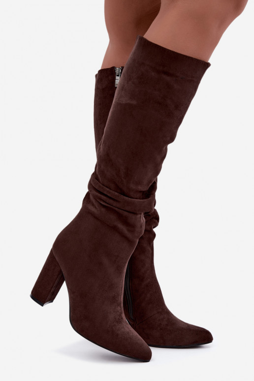Bottes hautes pour femmes isolées avec talons et volants en brun Imelia