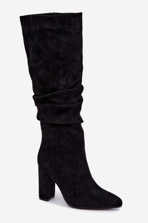 Bottes hautes pour femmes isolées avec talons et volants en noir Imelia
