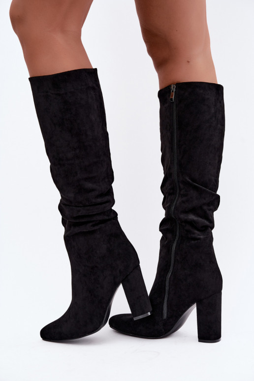 Bottes hautes pour femmes isolées avec talons et volants en noir Imelia