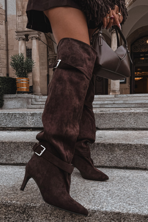 Bottes à talons au-dessus du genou avec sangles et boucles en couleur chocolat Tai turibel