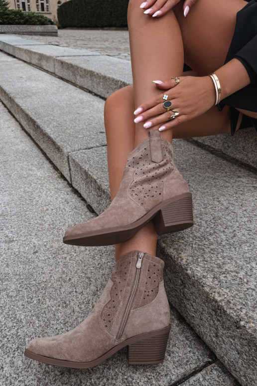 Bottines à talons en cuir découpé de style cowboy couleur sable S.Barski HY62-8147