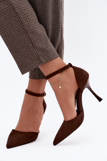 Chaussures en daim synthétique avec des sangles couleur chocolat Ladessa