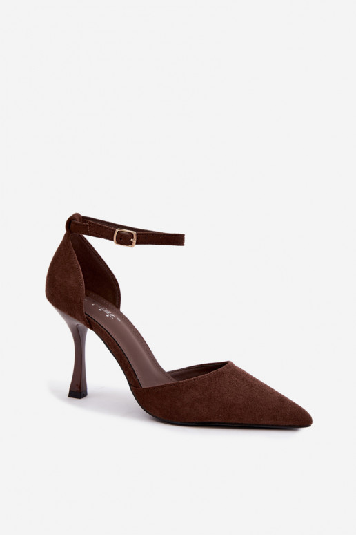 Chaussures en daim synthétique avec des sangles couleur chocolat Ladessa