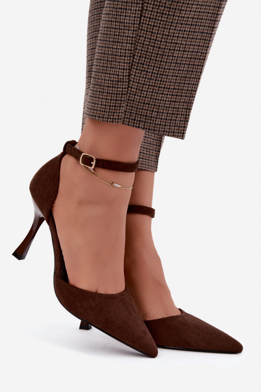 Chaussures en daim synthétique avec des sangles couleur chocolat Ladessa