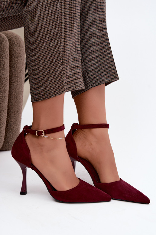 Chaussures en daim synthétique avec des sangles couleur bordeaux Ladessa