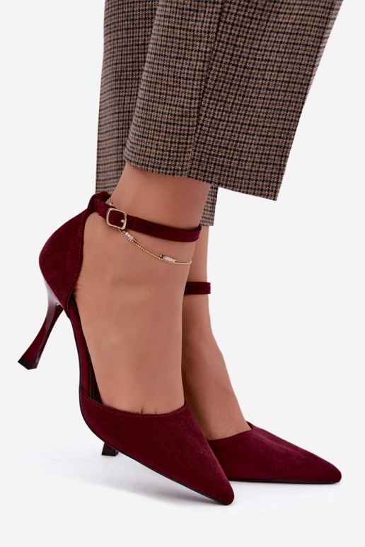 Chaussures en daim synthétique avec des sangles couleur bordeaux Ladessa