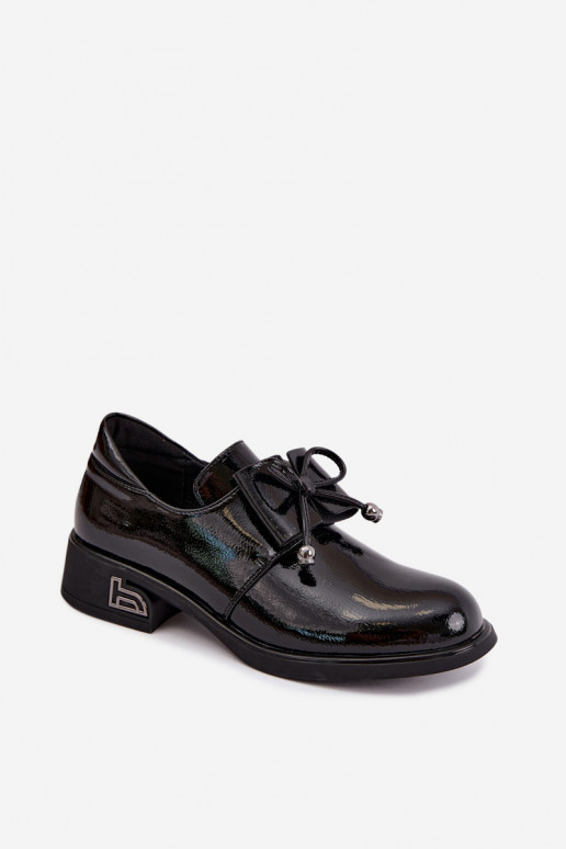 Chaussures en cuir synthétique laquées avec des nœuds T.Sokolski AN J26-190 en couleur noire