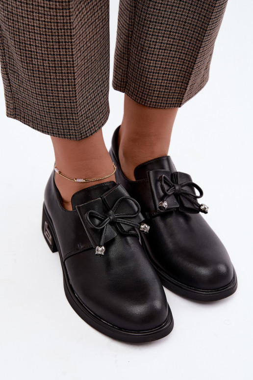 Chaussures en cuir synthétique avec des nœuds T.Sokolski AN J26-190 en couleur noire