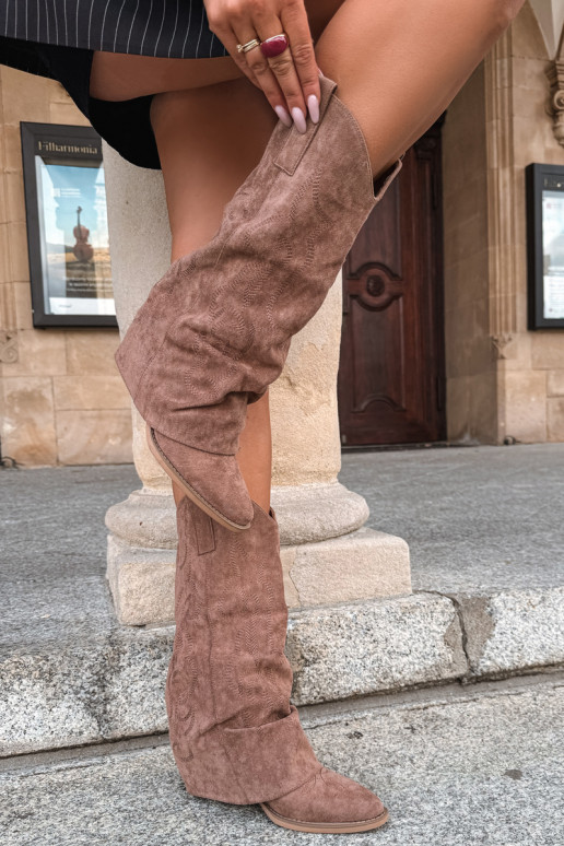 Bottes hautes style cowboy froissées avec talons et tige cousue marron Ives