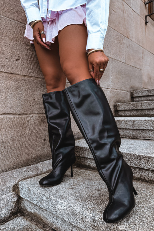 Bottes hautes pour femmes à enfiler avec talons fins en noir Caliya