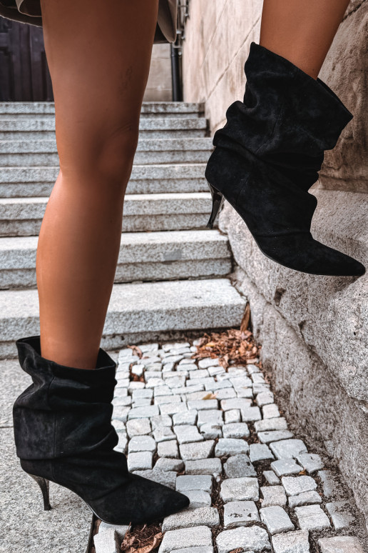 Bottines slouchy pour femmes avec talons fins en noir Harissa