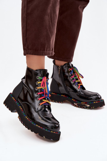 Bottines en cuir pour femmes avec effet verni en noir Artiker 57C0064