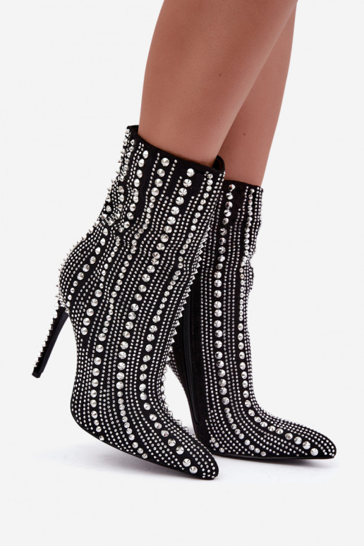 Bottines chaudes avec talons fins, décorées de clous, noires Delva