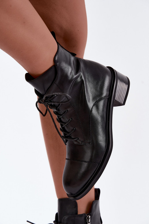 Bottines isolées en cuir naturel en noir Cerina