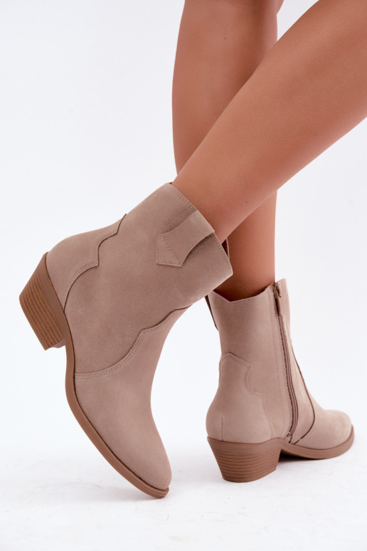 Bottes en faux daim de style cowboy avec talons couleur sable Daliae