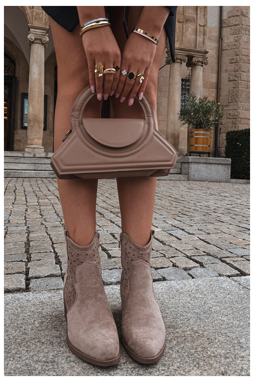 Bottines à talons en cuir découpé de style cowboy couleur sable S.Barski HY62-8147
