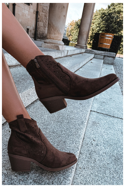 Bottines ajourées style cowboy avec talons S.Barski HY62-8147 chocolat