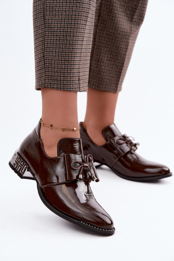 Chaussures vernies à petit talon avec nœuds en couleur chocolat Zazoo 1399 2