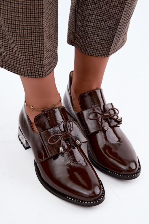 Chaussures vernies à petit talon avec nœuds en couleur chocolat Zazoo 1399
