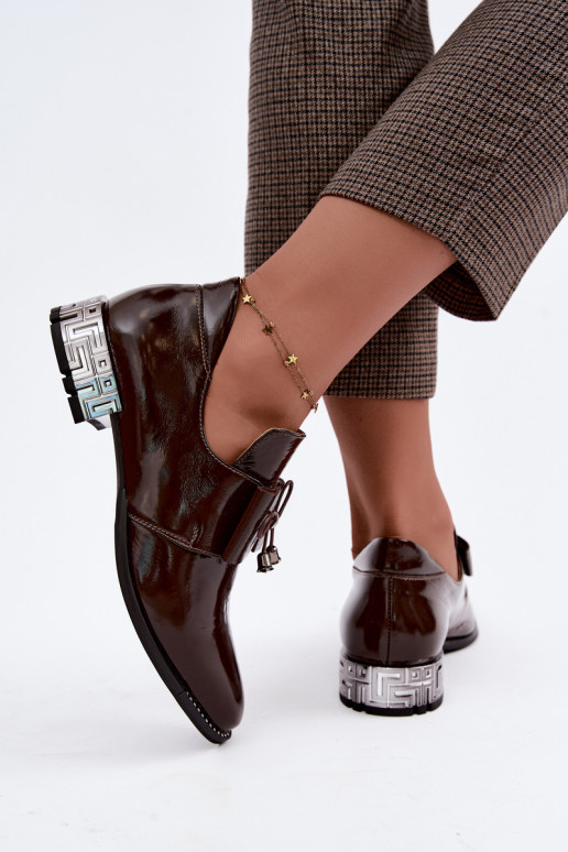 Chaussures vernies à petit talon avec nœuds en couleur chocolat Zazoo 1399