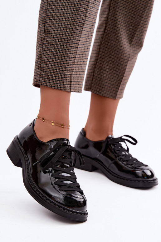 Mocassins en cuir verni avec lacets noirs