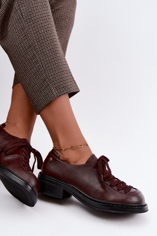 Mocassins en cuir verni avec lacets marron foncé