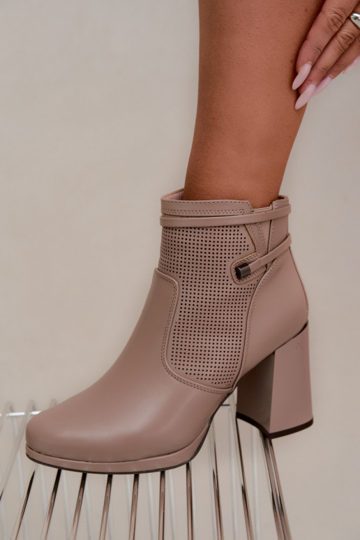 Bottines isolées avec talons en sable
