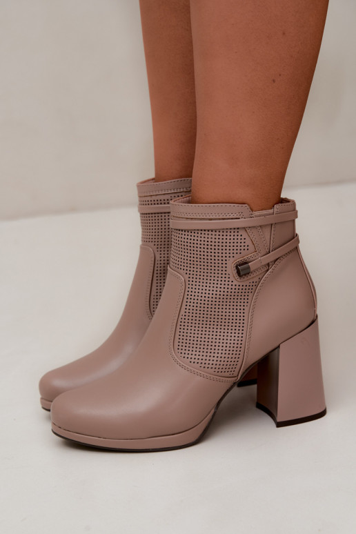 Bottines isolées avec talons en sable