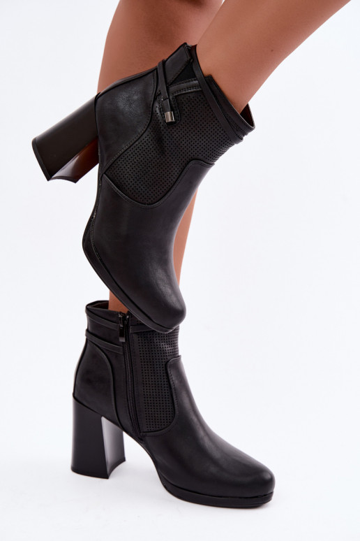 Bottines isolées avec talons en noir