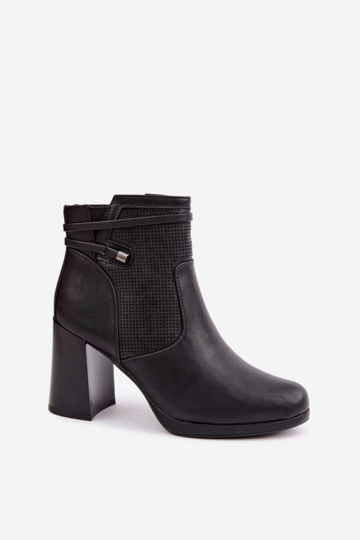 Bottines isolées avec talons en noir