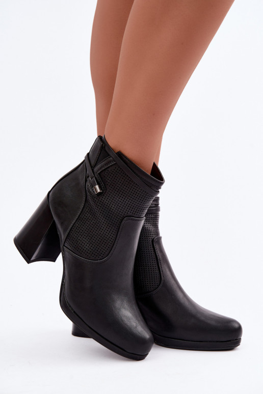 Bottines isolées avec talons en noir