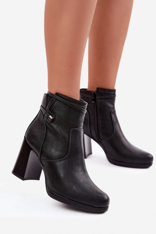 Bottines isolées avec talons en noir