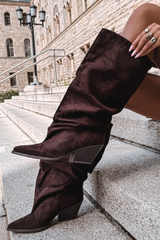 Bottes au-dessus du genou pour femmes avec partie supérieure incurvée et talons en daim couleur chocolat Durela