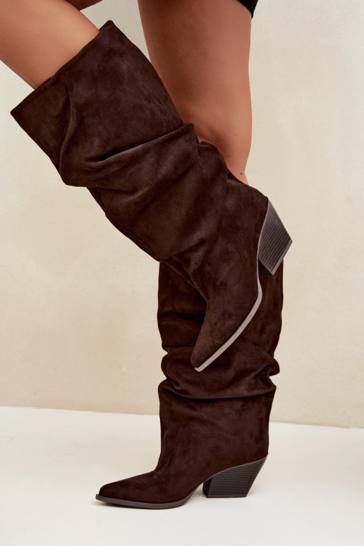 Bottes au-dessus du genou pour femmes avec partie supérieure incurvée et talons en daim couleur chocolat Durela