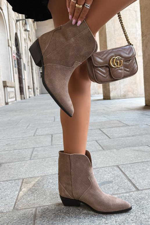 bottines pour femmes de style cowboy à talons en daim naturel sable Norelle