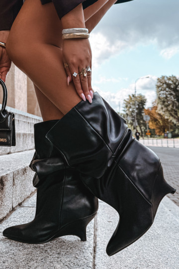 Bottines slouchy avec plateforme en noir Ilyna 2