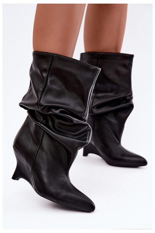 Bottines slouchy avec plateforme en noir Ilyna