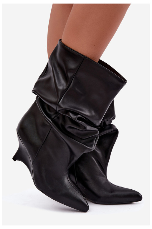 Bottines slouchy avec plateforme en noir Ilyna