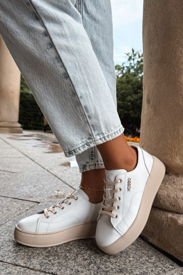 Baskets en simili cuir avec plateforme Kobbo en blanc