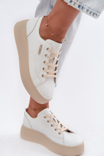 Baskets en simili cuir avec plateforme Kobbo en blanc 2