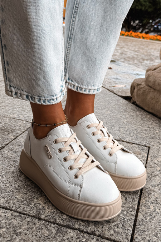 Baskets en simili cuir avec plateforme Kobbo en blanc