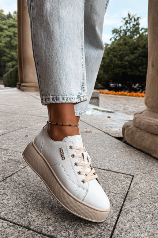 Baskets en simili cuir avec plateforme Kobbo en blanc