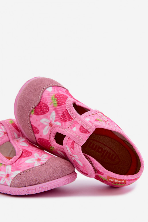 Chaussons pour enfants Milami avec fermetures auto-agrippantes et fraises et fleurs en rose Jasimrra