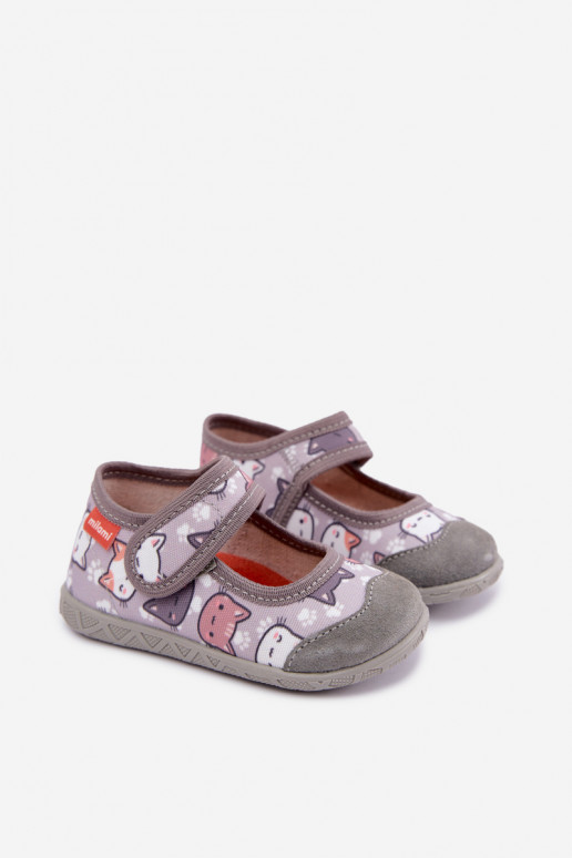 Chaussons pour enfants Milami avec fermetures auto-agrippantes et chats en gris Esnia