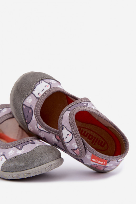 Chaussons pour enfants Milami avec fermetures auto-agrippantes et chats en gris Esnia