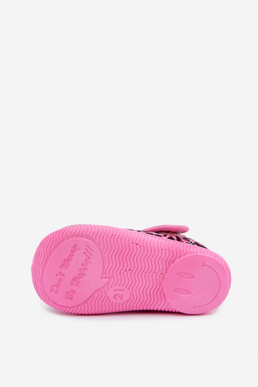 Chaussons élastiques pour enfants Milami avec fermetures auto-agrippantes et motifs léopard en rose Ambette