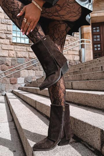 bottines style cowboy avec talons en daim naturel avec tige brodée Big Star UU274115 couleur chocolat